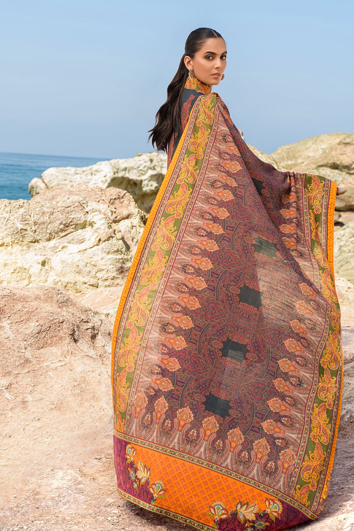 The Benefits of Online Shopping for Women's Fashion Trends 2025